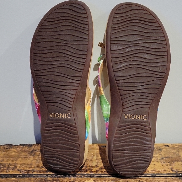 Vionic Multicolor Women's Sandals - Picture 4 of 5